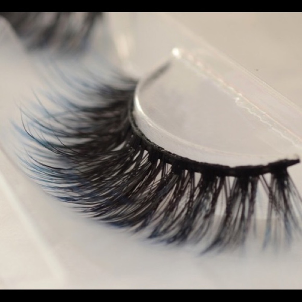 Exclusive Luxury Lashes - Glamorous with Subtle Blue Highlights